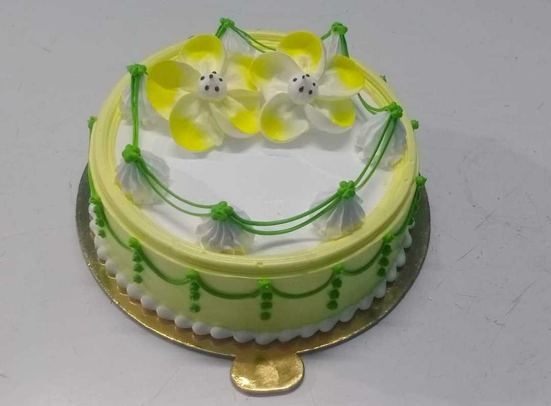 Premium RED N White Velvet Cake